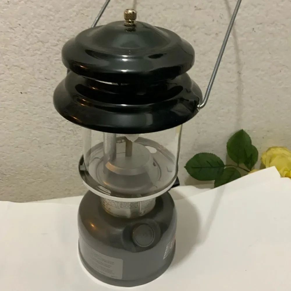 Vintage 1997 Coleman Model 285-700T Two Mantle Gas Lantern